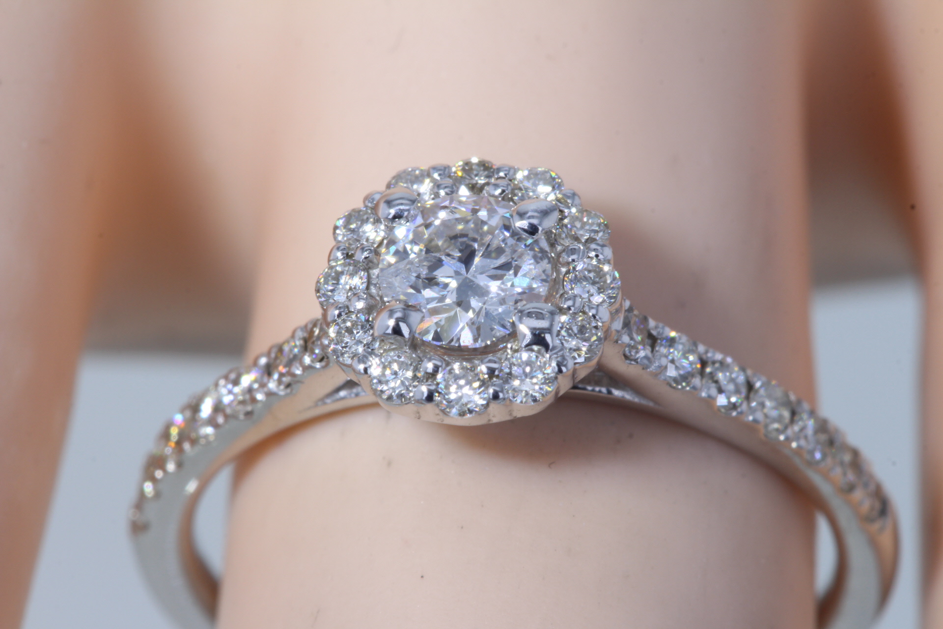 1 1/5 ctw Princess Lab Grown Diamond Split Shank Halo Engagement Ring -  Grownbrilliance
